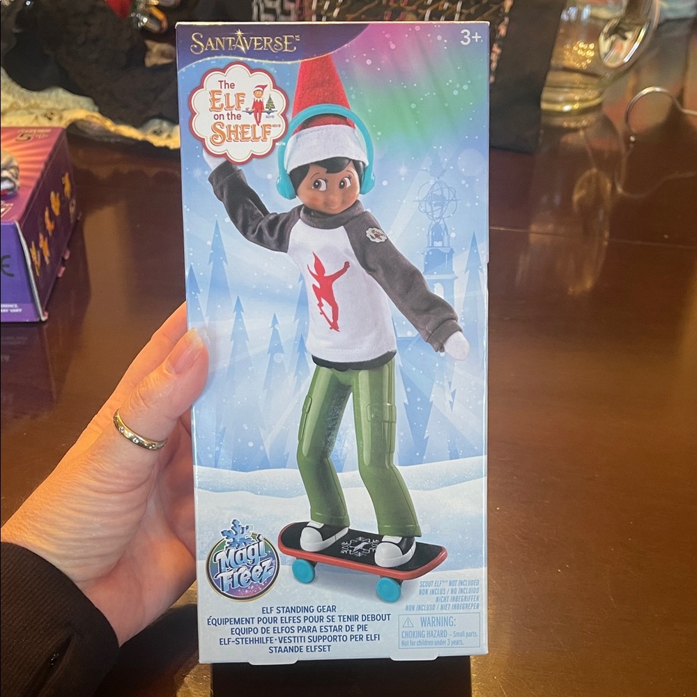 Elf on the Shelf MagiFreez elf standing gear Holly Jolly Ollie skateboarder nwt